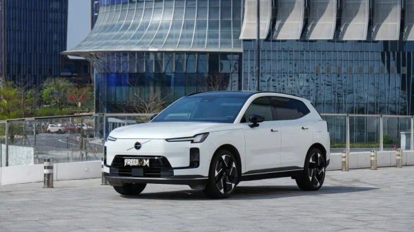 710N·m + 462Ps，这辆豪华品牌中大型SUV，只要 26.99 万元起