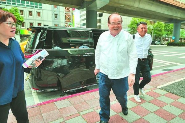 李乾龙座车遭装追踪器是情报单位干的？侯汉廷：没有他们做不到的